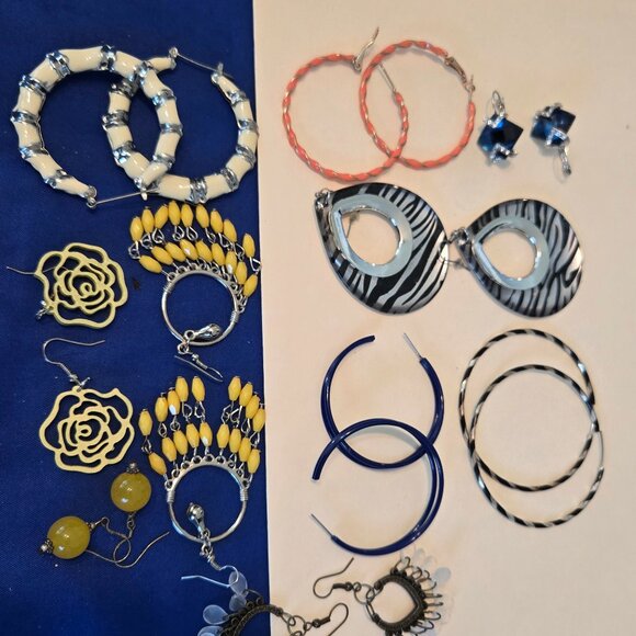 Lot of Fashion Earrings - Picture 1 of 3